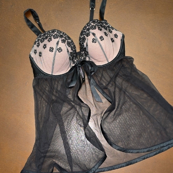 Victoria's Secret Other - VICTORIA'S SECRET Black and Mauve Pink Floral Nightie 36D